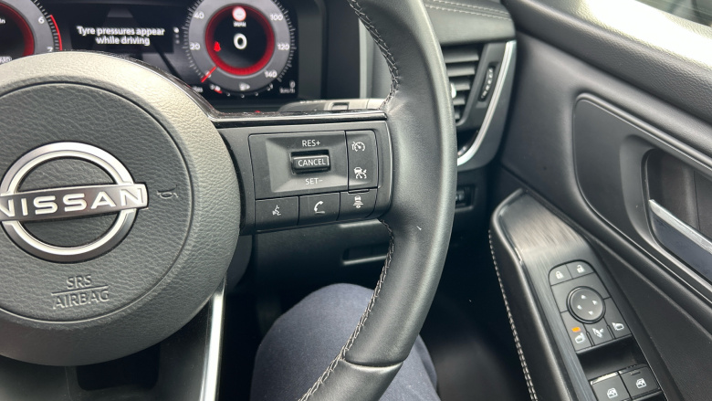 Nissan Qashqai 1.3 DiG-T MH N-Connecta 5dr Petrol Hatchback